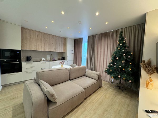 photo_5292239658706209729_y