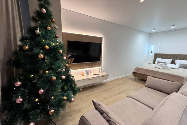 photo_5294085558340620422_y