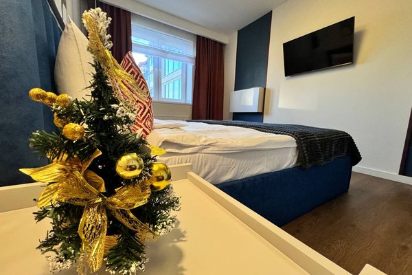 photo_5321096886838038845_y