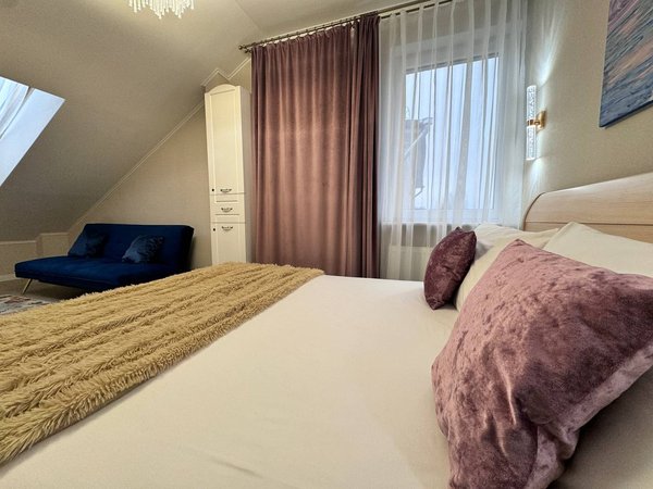 photo_5330266010654805230_y