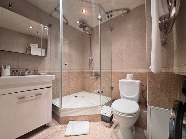 photo_5330266010654805234_y