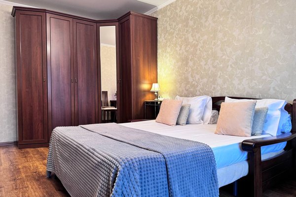 photo_5330266010654805238_y