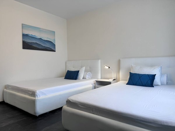 photo_5463168636844900162_y