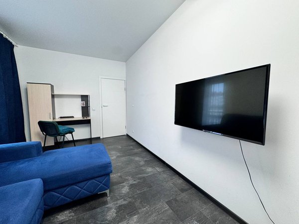 photo_5470004227620338215_y