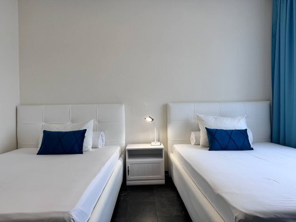 photo_5470004227620338220_y